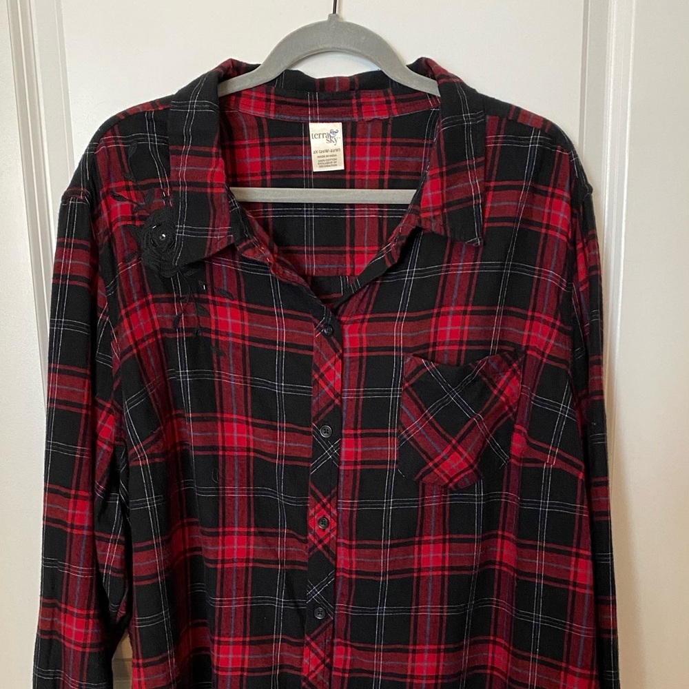 Red & Black Flannel with Rose Detail, Size 2x